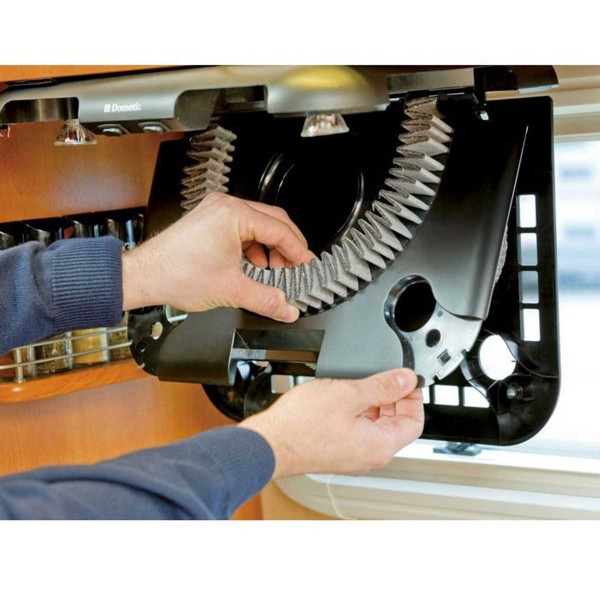 Remplacement du filtre à charbon de la hotte aspirante Dometic CK 2000 - N°2 - comptoirnautique.com
