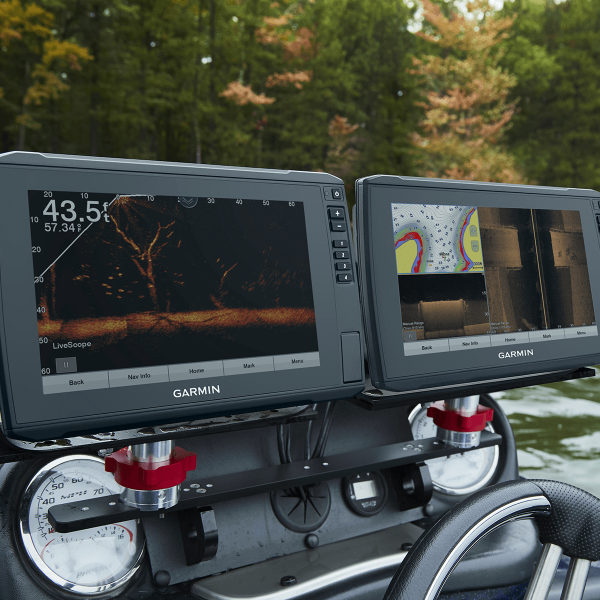 Garmin EchoMap Ultra 102SV sur bateau de pêche - N°10 - comptoirnautique.com
