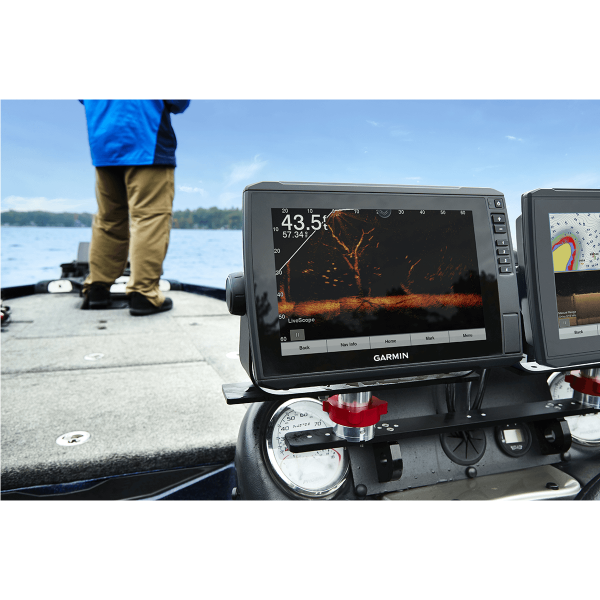 Vue de la LVS34 sur écran Garmin EchoMap 102sv installé sur un bateau de pêche - N°12 - comptoirnautique.com