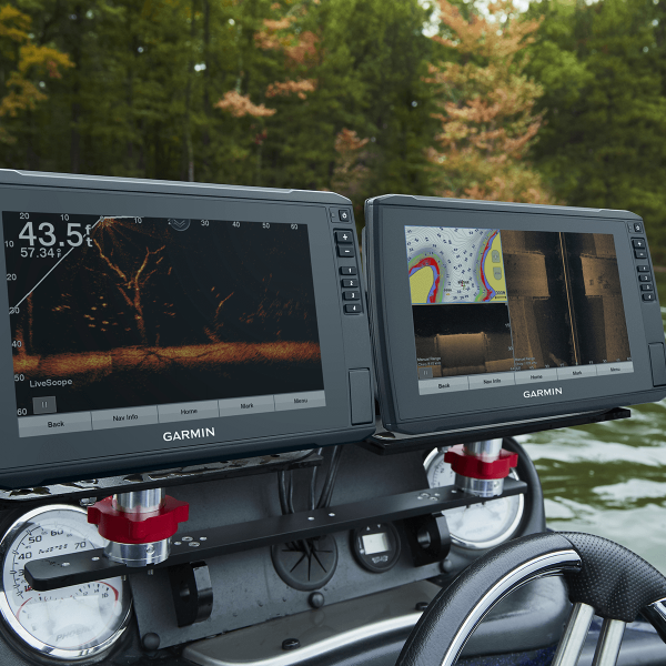 Vue de la LVS34 sur écran Garmin EchoMap 122sv installé sur un bateau de pêche - N°14 - comptoirnautique.com