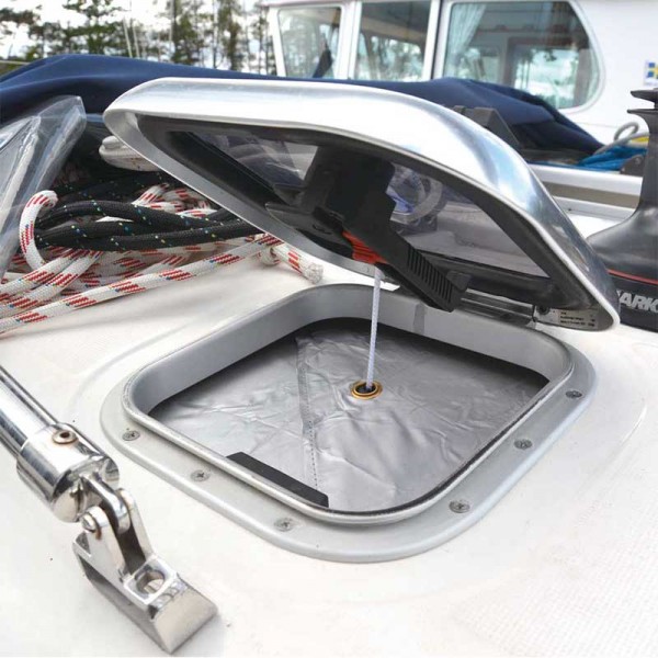 Rideau occultant et moustiquaire pour panneau de pont Waterline Design petit panneau de pont ouvert - N°10 - comptoirnautique.com