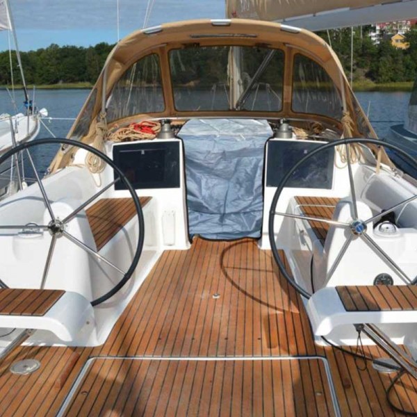Rideau occultant et moustiquaire pour descente Waterline Design sur voilier teck - N°2 - comptoirnautique.com