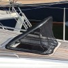 Moustiquaire extérieure pour panneau de pont ouvert waterline design 720 x 720 mm installée sur pont en teck d'un voilier - N°6 - comptoirnautique.com