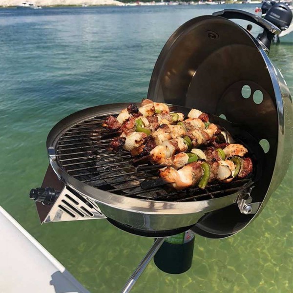 Barbecue à gaz marine Kettle 3 + réchaud Magma grillade de brochettes - N°10 - comptoirnautique.com