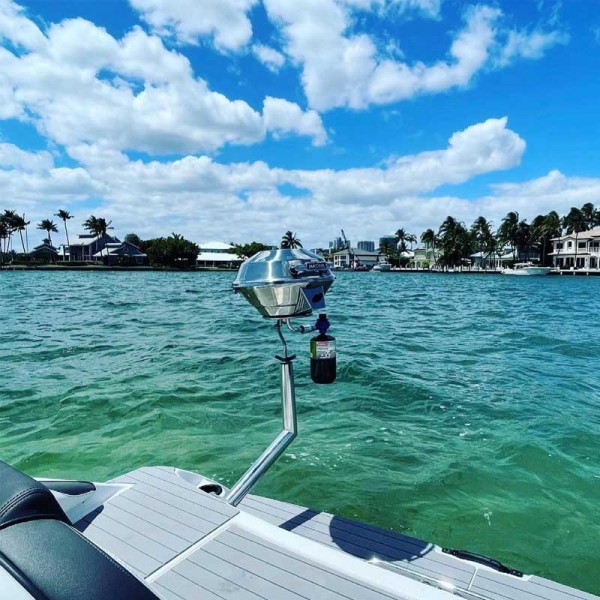 Barbecue à gaz marine Kettle 3 + réchaud Magma support pont arrière - N°9 - comptoirnautique.com