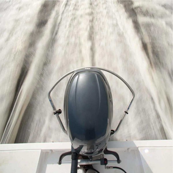 Arceau de traction pour moteurs hors-bord TurboSwing sur moteur en marche - N°18 - comptoirnautique.com
