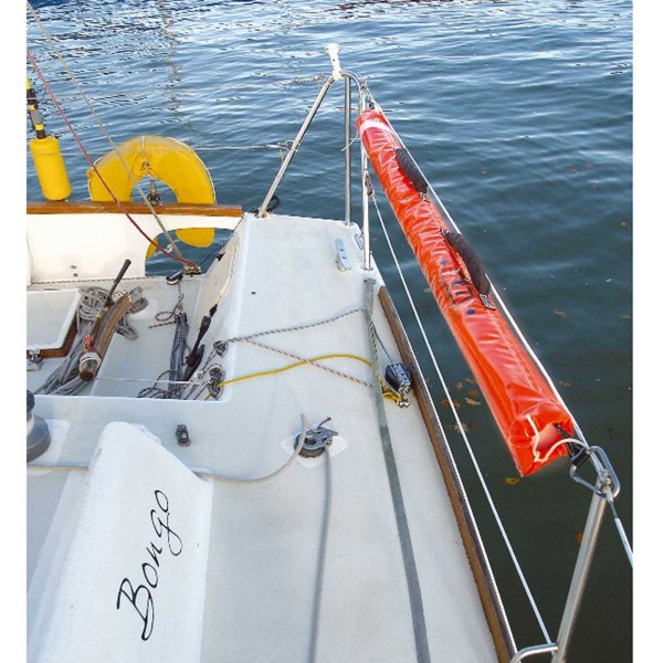 Bouée de sauvetage Silzig sur filière de voilier - N°2 - comptoirnautique.com