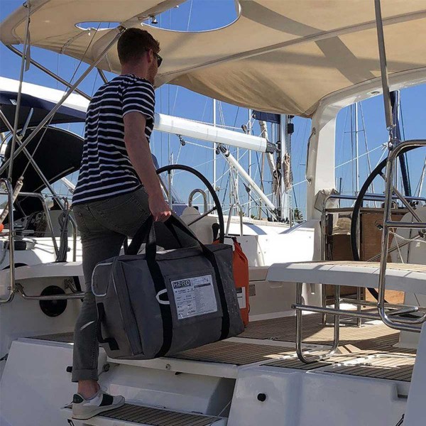 Radeau de survie Ocean Safety hauturier compact avec armement allégé -24H stockage en sac - N°13 - comptoirnautique.com