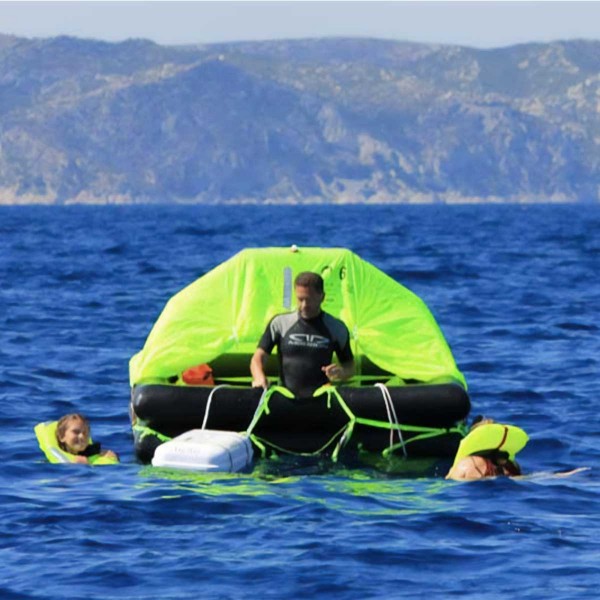 Radeau de survie Ocean Safety hauturier compact avec armement allégé -24H embarquement offshore naufragés - N°15 - comptoirnautique.com