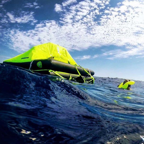 Radeau de survie hauturier compact avec armement complet +24H naufragé à l'eau - N°13 - comptoirnautique.com