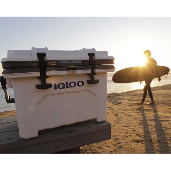 Glacière rigide Igloo IMX 24 - 22 Litres sur la plage pour le surf - N°24 - comptoirnautique.com