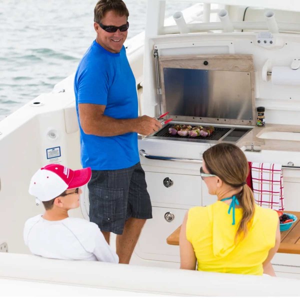 Barbecue électrique encastrable Kenyon No Lid encastré dans un meuble bateau - N°8 - comptoirnautique.com