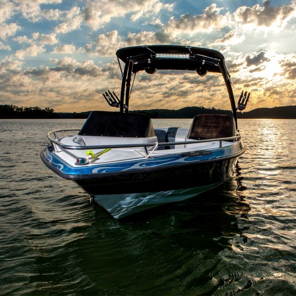 Rack de wakeboard pour tour de wake Monster Tower , double rack monté sur un bateau - N°21 - comptoirnautique.com