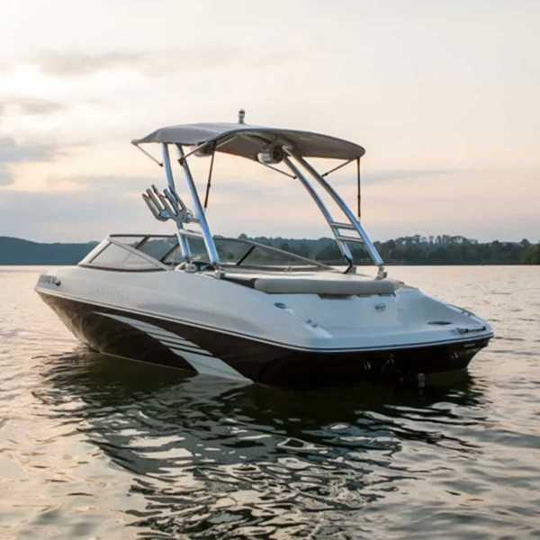 Rack de wakeboard pour tour de wake Monster Tower argent installé sur un bateau sur une tour de wakeboard - N°22 - comptoirnautique.com
