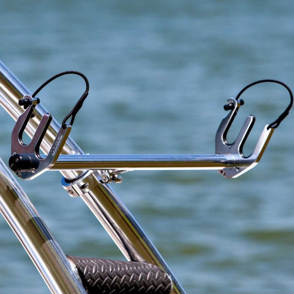 Rack de skis nautiques pour tour de wake Monster Tower monté sur une tour de wakeboard - N°7 - comptoirnautique.com