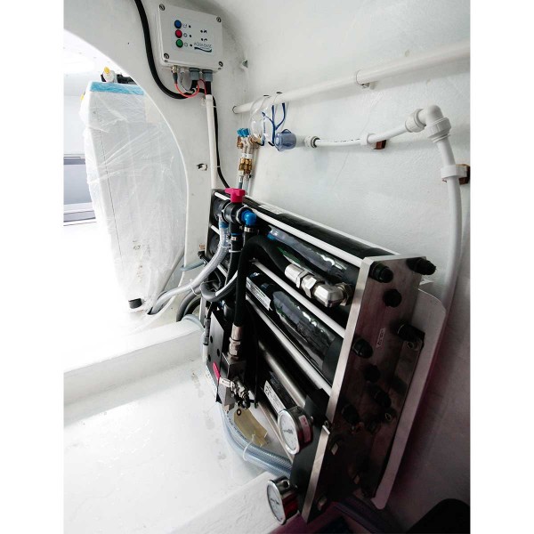 Montage du Dessalinisateur pour bateau Aqua Base Eco Automatique 35 L/H à récupération d'énergie - N°4 - comptoirnautique.com