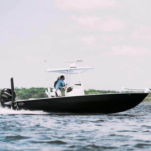 Antenne radar poutre Magnum 12kW Raymarine monté sur bateau - N°10 - comptoirnautique.com