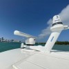 Antenne radar poutre Magnum 12kW Raymarine sur bateau de dos - N°11 - comptoirnautique.com
