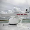 Antenne radar poutre Magnum 12kW Raymarine sur bateau de face - N°10 - comptoirnautique.com
