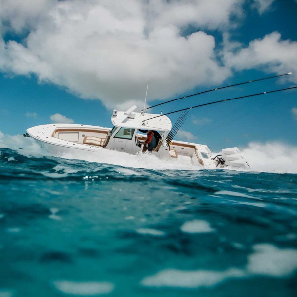 Antenne radar poutre Magnum 12kW Raymarine installé sur bateau de pêche - N°9 - comptoirnautique.com