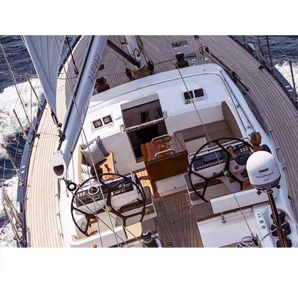 KVH TracPhone V30 internet haut débit par satellite monté sur voilier - N°7 - comptoirnautique.com