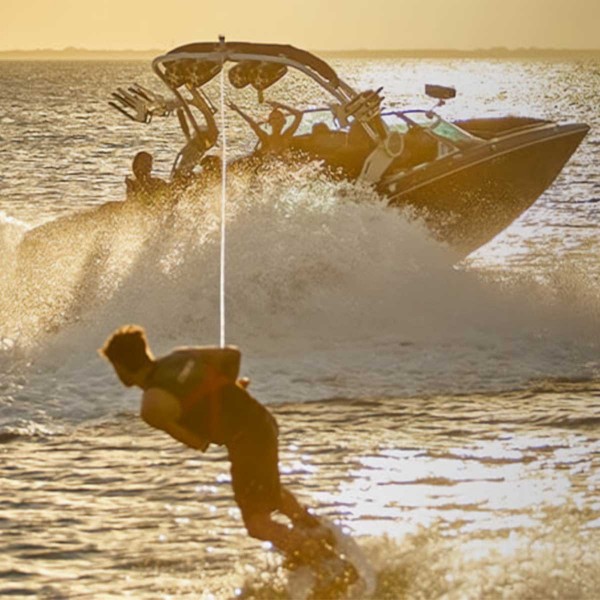 Enceintes Tower Speaker Sport 6.5" série 3i SIGNATURE Fusion avec wakeboarder - N°13 - comptoirnautique.com