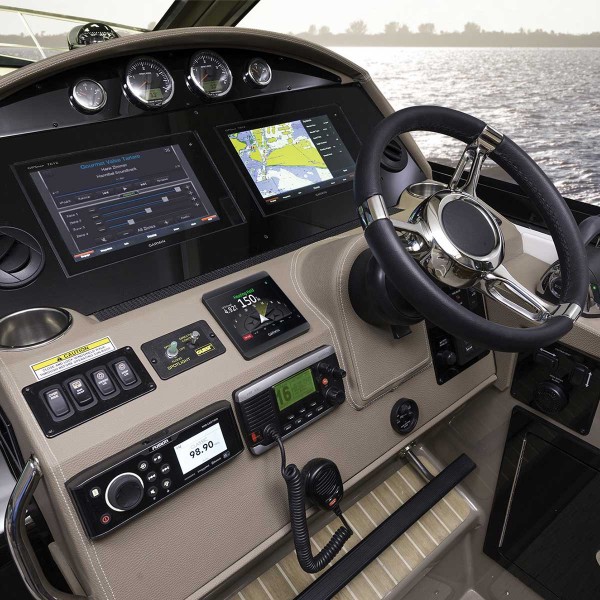 Pupitre de pilote automatique GHC 50 Garmin installé sur poste de pilotage bateau - N°10 - comptoirnautique.com