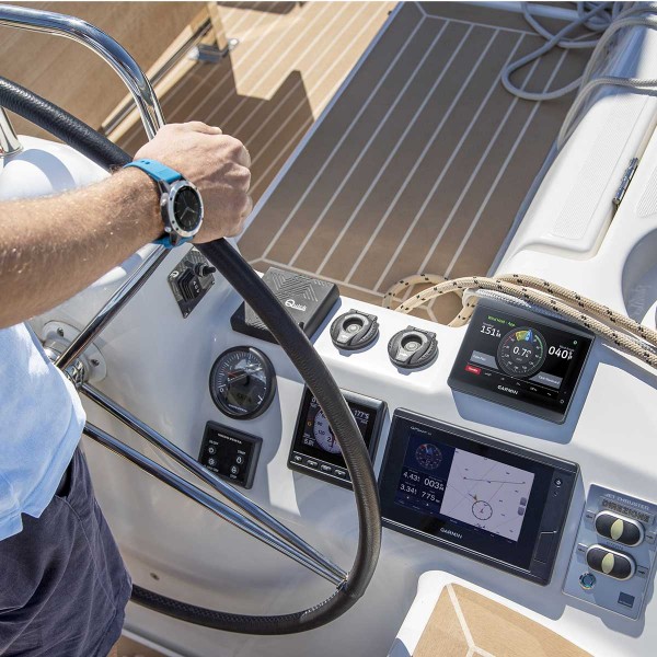 Pupitre de pilote automatique GHC 50 Garmin encastré sur poste de pilotage voilier - N°11 - comptoirnautique.com