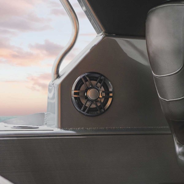 Haut-parleurs Fusion Signature Serie 3i Sport LED gris installé sur bateau - N°11 - comptoirnautique.com
