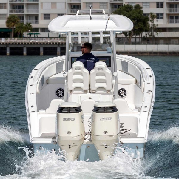 Haut-parleurs Fusion Signature Serie 3i Sport LED installés sur bateau - N°8 - comptoirnautique.com