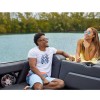 Caisson de basse Fusion Signature Serie 3i Sport avec LED allumé en rouge dans un bateau - N°14 - comptoirnautique.com