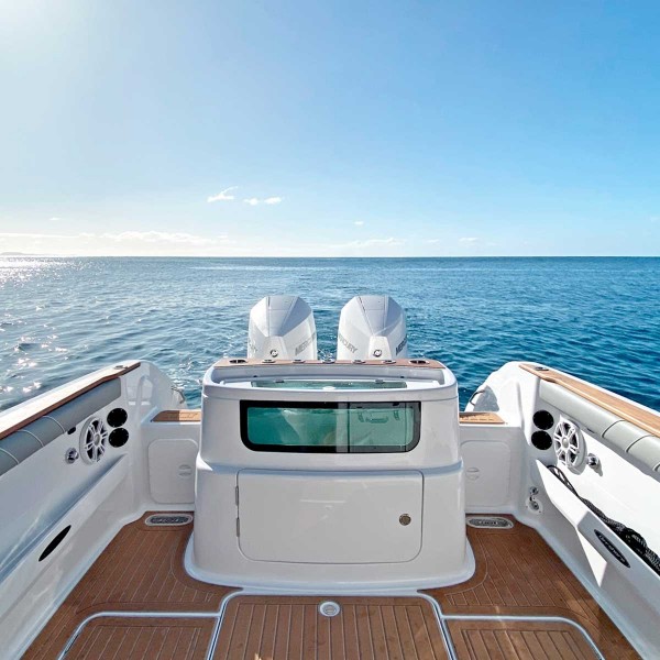 Caisson de basse Fusion Signature Serie 3i Sport installé dans un navire - N°16 - comptoirnautique.com