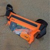 Sac banane étanche HPA posée sur la plage - N°9 - comptoirnautique.com