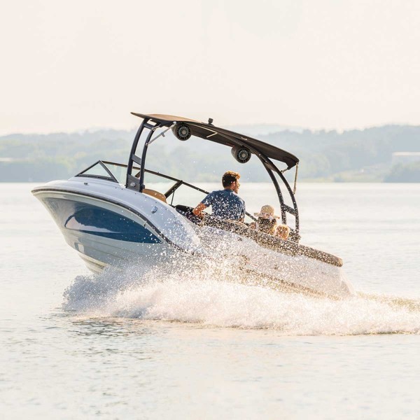 Tower Speaker Fusion Sport 8.8" série 3i SIGNATURE Gris montés sur tour de wakeboard - N°8 - comptoirnautique.com