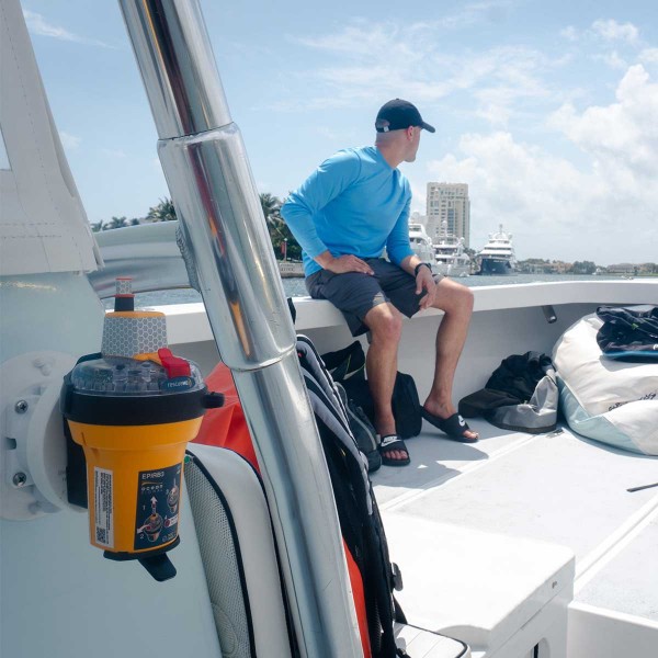 Balise de détresse EPIRB3 RescueMe Ocean Signal installée dans bateau - N°6 - comptoirnautique.com