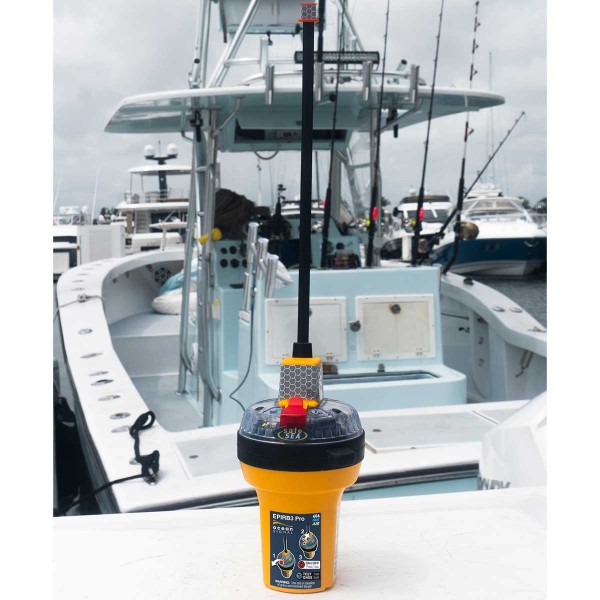 Balise de détresse EPIRB3 Pro Seasafe Ocean Signal sur bateau de pêche - N°7 - comptoirnautique.com