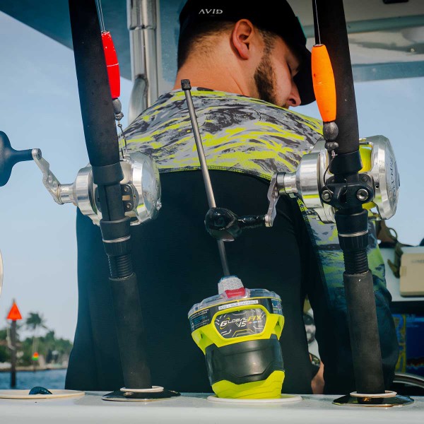Balise de détresse ACR GlobalFix V5 (Cat. II) dans porte canne bateau de pêche - N°8 - comptoirnautique.com