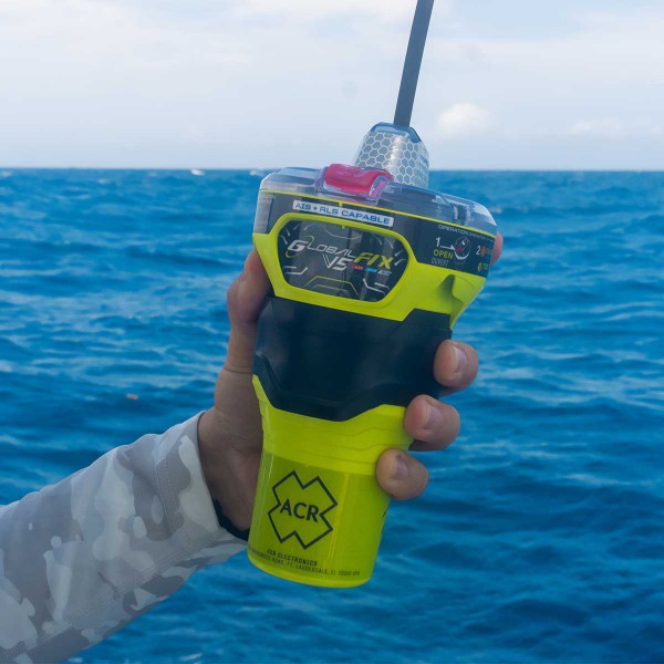 Balise de détresse ACR GlobalFix V5 (Cat. I) à déclenchement automatique à bord d'un bateau - N°12 - comptoirnautique.com