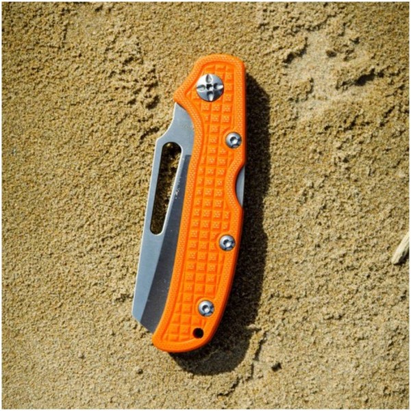 Couteau de sauvetage pliant LE SAUVETEUR - HPA Lifestyle sur le sable - N°8 - comptoirnautique.com