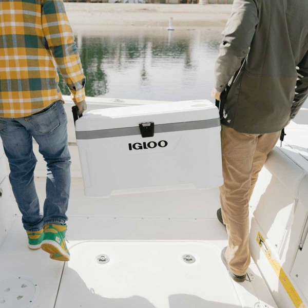 Glacière Igloo Marine Ultra Latitude sur un bateau de pêche - N°14 - comptoirnautique.com