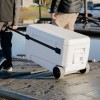 Glacière à roulettes Igloo Marine Sunset Glide 110 - 104 Litres  facile à transporter - N°12 - comptoirnautique.com