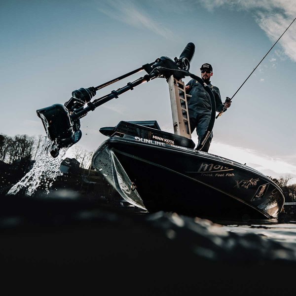 Relevage et mise à l'eau facile du moteur avant Minn Kota Ultrex 112 Lbs GPS - N°10 - comptoirnautique.com