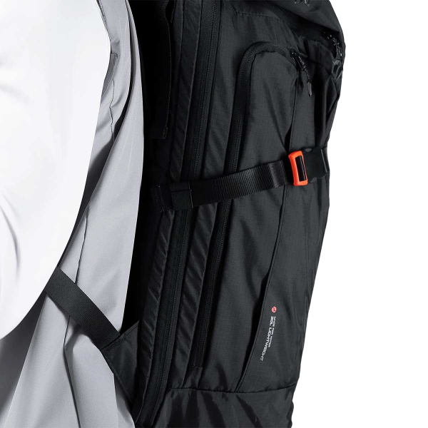 Sac à dos imperméable lifestyle 30 L utilisation - N°9 - comptoirnautique.com