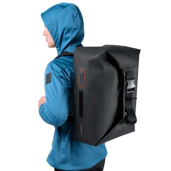 Sac de sport submersible et imperméable 45 L utilisation - N°6 - comptoirnautique.com