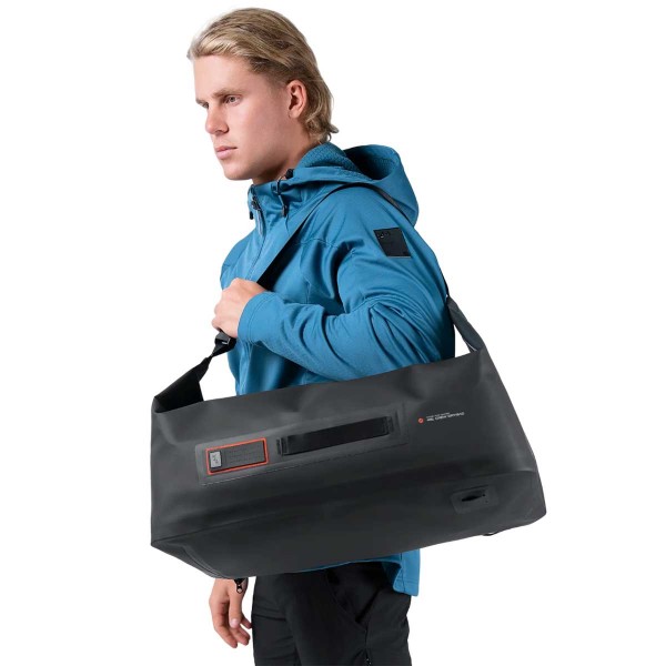 Sac de sport submersible et imperméable 45 L utilisation - N°8 - comptoirnautique.com